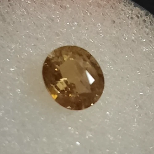 Zafiro de cambio de color champán natural ovalado de 1 quilate de Tanzania Foto 3 de 4