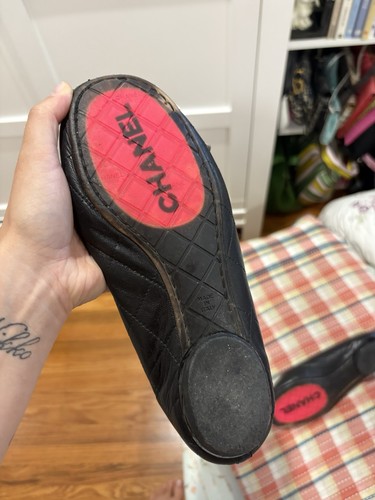 Quilted Black And White Leather Chanel Logo Ballet Flats - Picture 4 of 6