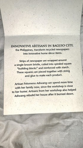 Artisans Philippines Newspaper Bowl with Lid and Square Base 10,000 Villages - Imagen 2 de 11