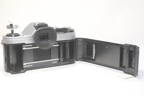 Canon AE-1 SLR 35mm Film Camera Silver + FD 135mm F/3.5 S.C MF Lens From Japan - Picture 8 of 14