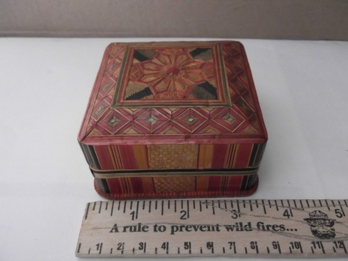 KEEPSAKE BOX COOL DESIGN ABOUT 3"IN IN DIAMETER - Picture 1 of 3