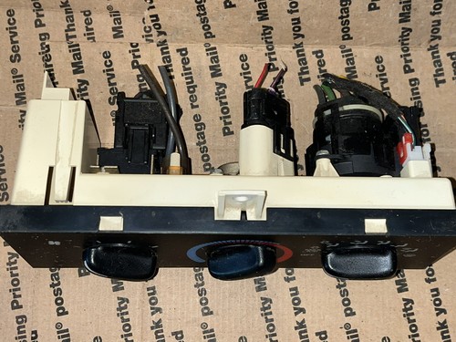 P55055459AF    1998-2003 Dodge Ram Van OEM Temp Climate Control With AC - Picture 4 of 9