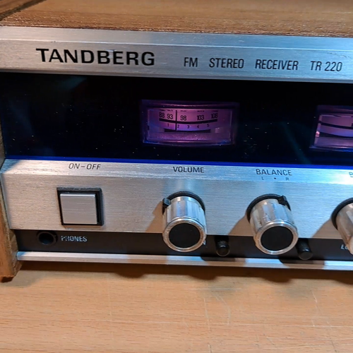 Tandberg TR 220 Hifi-Receiver - Holzteile neu furniert - Video 1 von 1