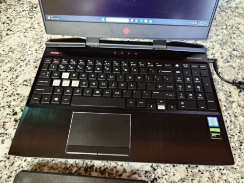 HP 15,6" OMEN Gaming Laptop Intel Core i7-9750H Nvidia GeForce GTX 1650 8GB - Foto 3 di 7