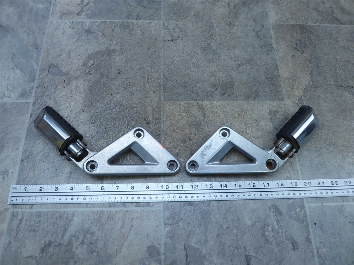 1985 Honda Shadow VT700 H216-3. rear passenger foot pegs and