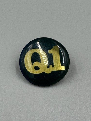 Vintage runde Q1 Anstecknadel - Bild 1 von 3