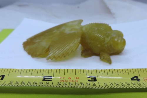 Vintage Hand Carved Green Jade Asian Fish Figure Art Sculpture Koi Fighting Gold - Picture 4 of 7