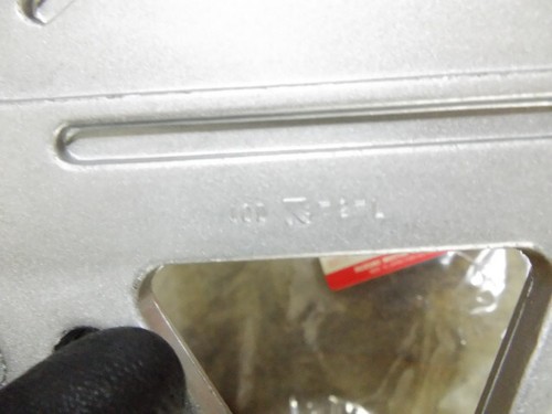 Suzuki GSF400 Front Footrest Bracket LH 1991-1993 NOS GSF BANDIT OEM 43521-10D00 - Picture 4 of 6