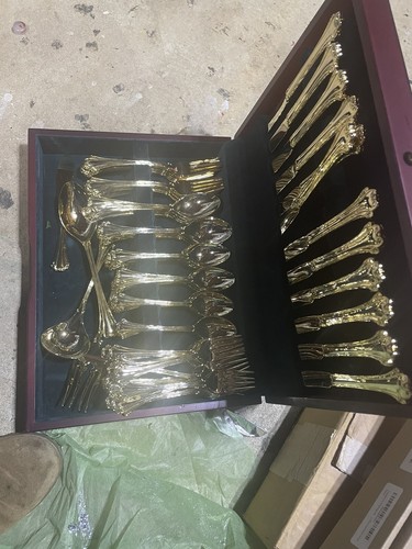 FB ROGERS GOLDEN AMERICAN CHIPPENDALE FLATWARE 88 PIECES, Set For 12 Plus - Picture 6 of 6