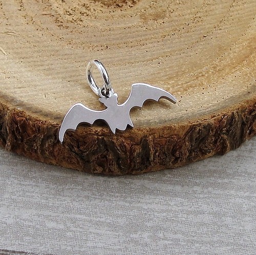 Stainless Steel Bat Charm - Spooky Bat Halloween Jewelry - Flying Bat Charm NEW - Bild 2 von 3