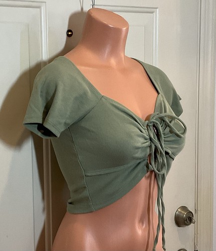 Aeropostale, Größe M, oliv, Rippstrick, Cropped-Top, mit Bindeband vorne. NEU. - Bild 6 von 12