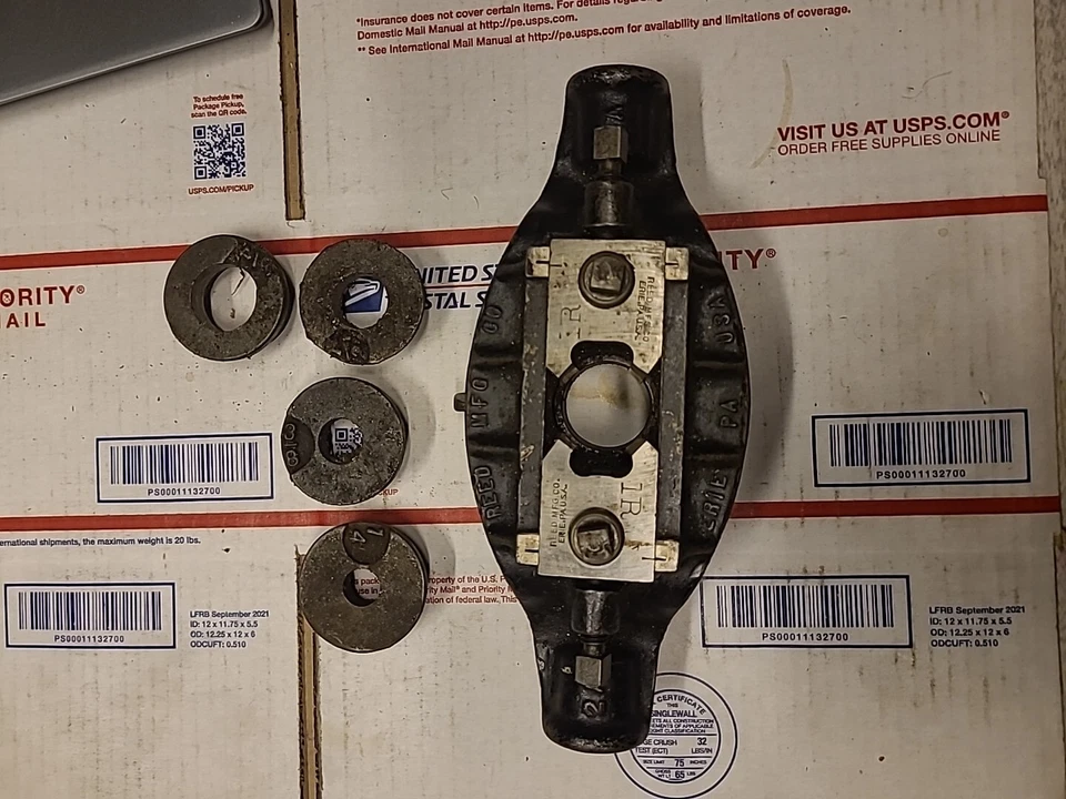 Vintage REED Mfg. Co. Pipe Threader. Barn Find. Antique. Plus Wooden Box And Tap - Image 3 of 4