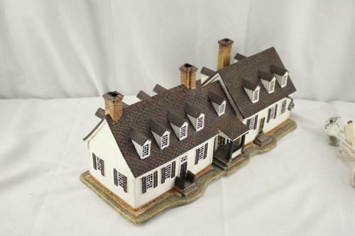 Lang and Wise Williamsburg Collectible Chowning's Tavern Lighted In Original Box - Picture 4 of 7