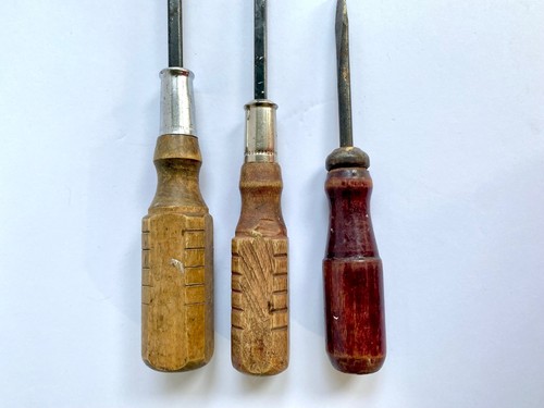 3 destornilladores vintage de cabeza plana con mango de madera 13 3/4", 12 1/2" y 7 1/4" - Imagen 4 de 6