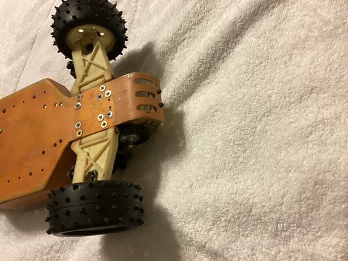 RC10 Team Associated Electric Racing RC  Off Road Buggy Gold Pan Vintage  - Picture 6 of 8