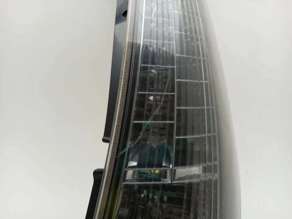 Luz trasera MITSUBISHI GRANDIS O/S 2003-2011 5 puertas MPV RH 8330A210 Foto 3 de 4