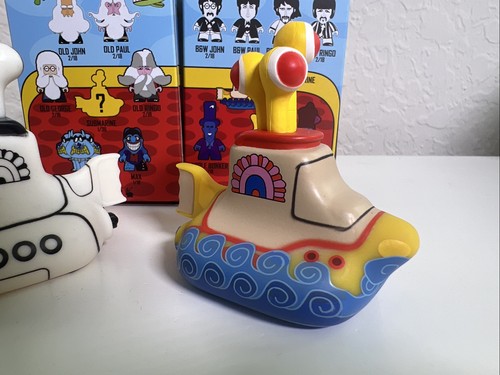 Titans Beatles Yellow Submarine 3" Misterioso Mini Figuras 2 Subs 1 B&W Chaser - Imagen 10 de 14