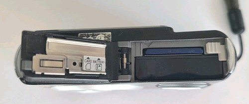 PANASONIC LUMIX DMC-FX8, 5 MP ZOOM DIGITAL CAMERA With Charger And 2 Batteries - Bild 11 von 14