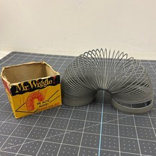 VTG Vintage Mr. Wiggle Metal Spring Toy with Original Box   Retro Collectible