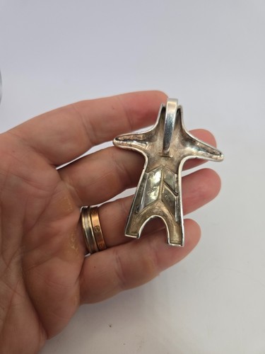 Inlaid Sterling Silver Gene and Rebecca Tobey Bear Fetish Pendant Signed - Picture 8 of 9