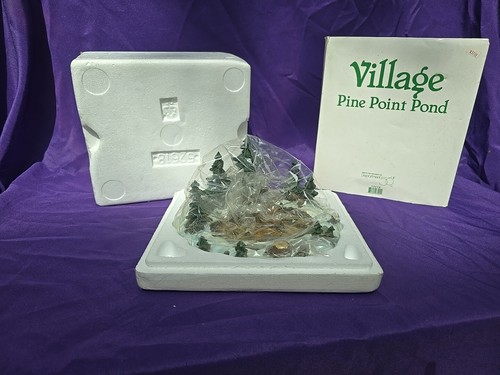 Estanque Dept 56 Village Pine Point #52618 con caja - Imagen 2 de 6