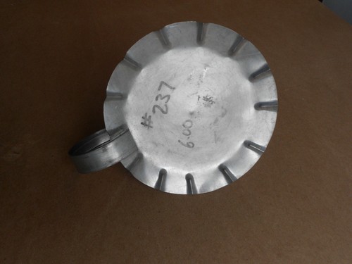 Tin Pillar Candle Holder with handle - Picture 5 of 6