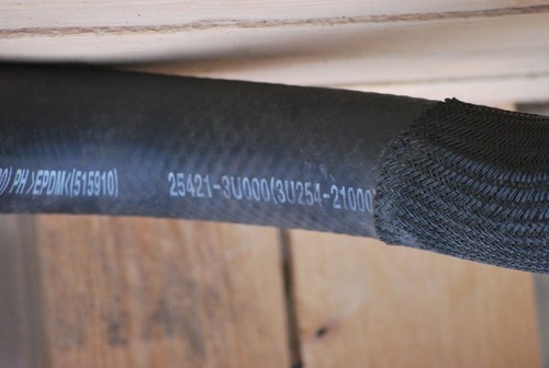 KIA SPORTAGE 2015 3rd Gen 1.7 CRDI engine pipe/ cooler water hose - Picture 3 of 3