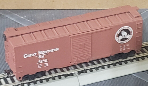 Athearn (Blue Box) HO Scale Great Northern (GN) 40' Sliding Door Box Car - Picture 2 of 12