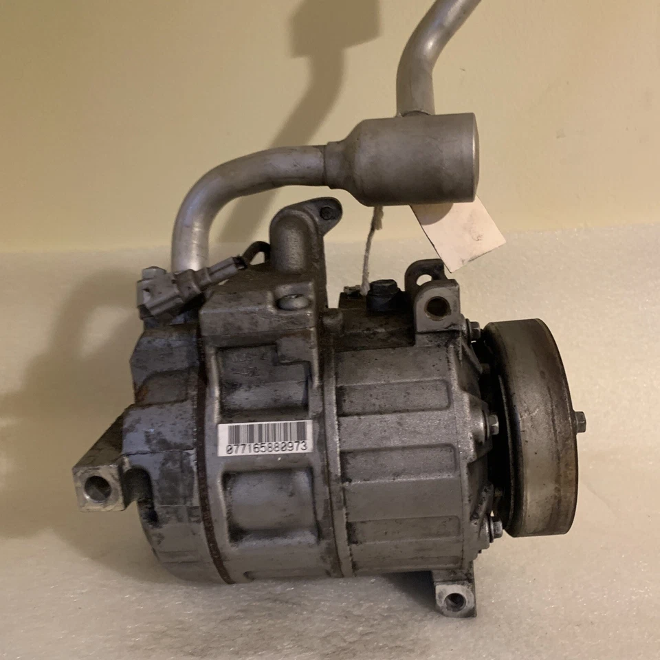 Nissan GT-R 2013 compresor de aire acondicionado con tubo superior (OEM R35) sin polea Foto 4 de 4