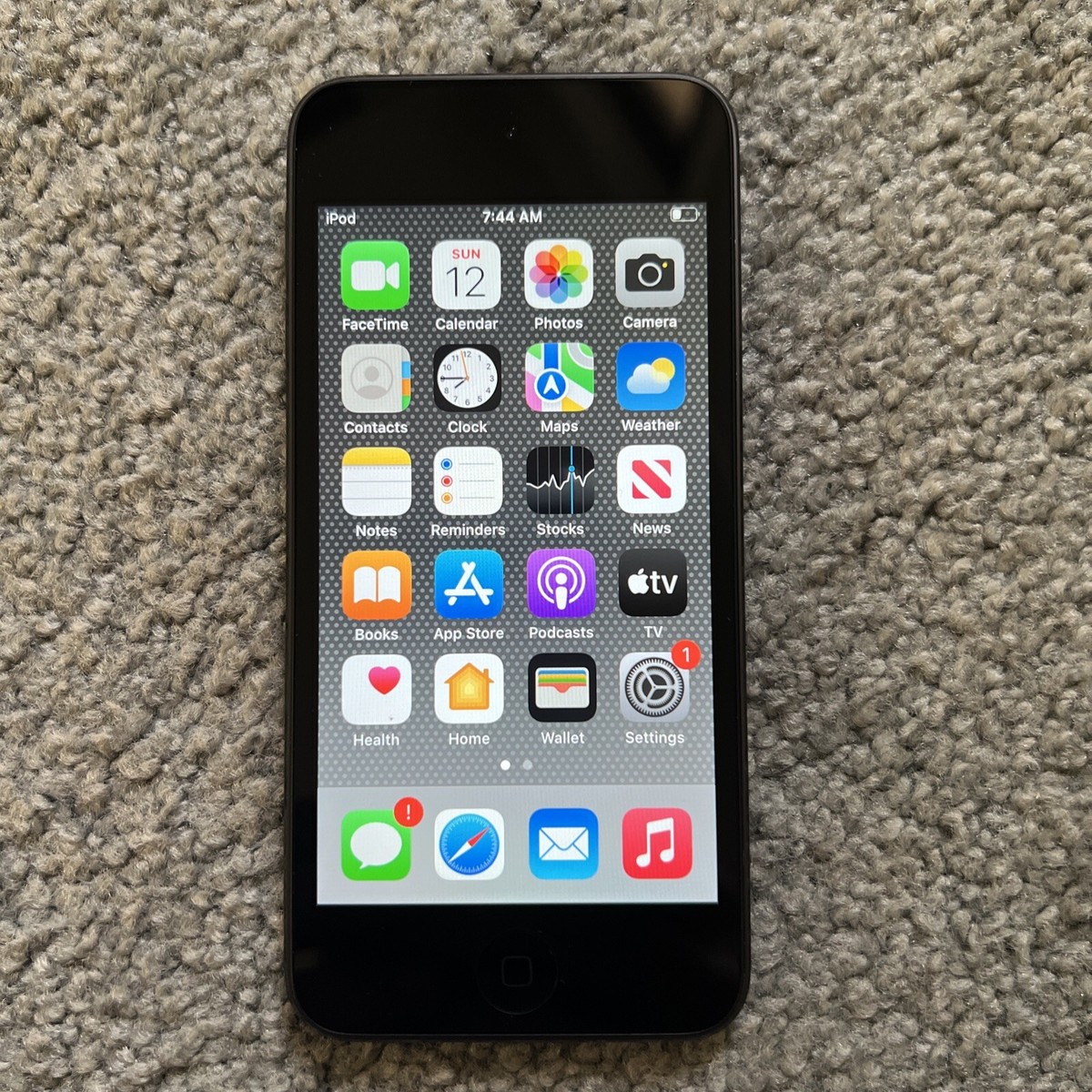 Apple ipod touch 7th generation -space Gray 32 GB - A 2178 Apple ipod touch 7th generation -space Gray 32 GB - A 2178