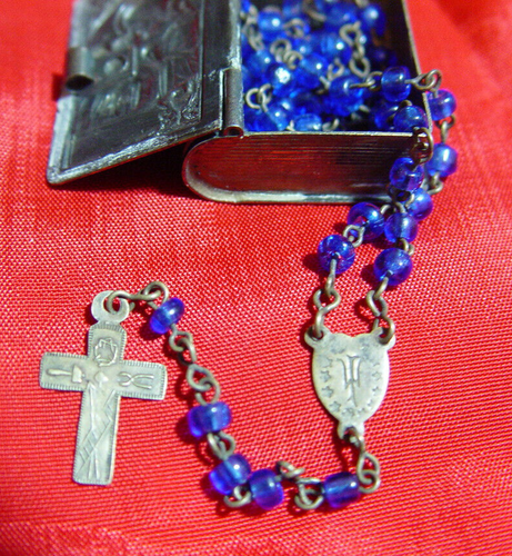 VTG 1930'S SM CATHOLIC ROSARY/CRUCIFIX w INSTRUMENTS of the PASSION/1"BRASS case - Picture 6 of 12