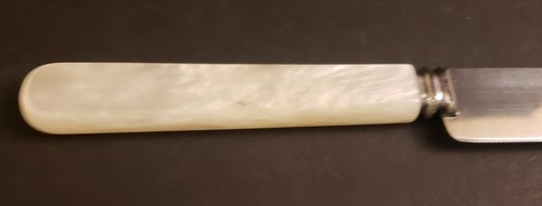 Cuchillo de pan dentado Sheffield England con mango de perla sintética 12,5 pulgadas - Imagen 5 de 9