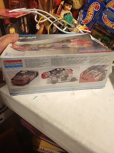 Jeff Gordon #24 DuPont Lumina Monogram Model Car Kit # 2441 (scala 1:24) Nuovo - Foto 7 di 7