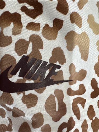NUEVO Nike Niña Talla 5 Marrón Estampado Leopardo Cremallera Completa Ropa Activa Chaqueta - Imagen 7 de 8