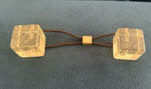 Louis Vuitton Vintage Cubo Transparente Banda para el Cabello Bobble Lujo Accesorio para el Cabello Logo LV - Imagen 10 de 16