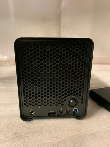 Drobo  DRDR4-A 5-Bay Storage | 5x 1TB Hard drives | No Cord - Picture 2 of 3