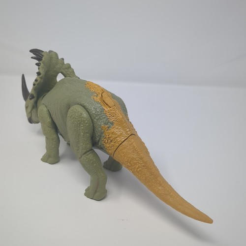 Jurassic World Dominion Roar Strikers Triceratops Dinosaurio Figura Sonido Mattel - Imagen 5 de 8