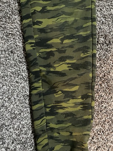 Youth Size 10-12 Carhartt Camo Green And Black Sweatpants Joggers - Picture 3 of 6