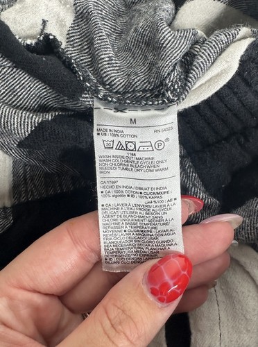 Old Navy Buffalo karierte Pyjamahose passende Fam Medium schwarz weiß Jogginghose - Bild 4 von 6