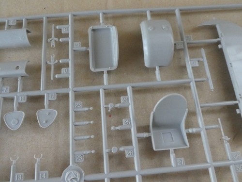TRUMPETER HURRICANE MK11c 02415 SPRUE G RUDDER COCKPIT PARTS 1/24 SCALE - Picture 6 of 7