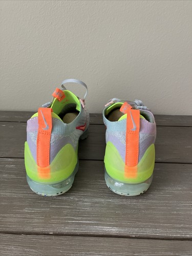 Talla 9.5 - Nike Air VaporMax 2021 Fk Gris/Verde Fluorescente - Imagen 4 de 5