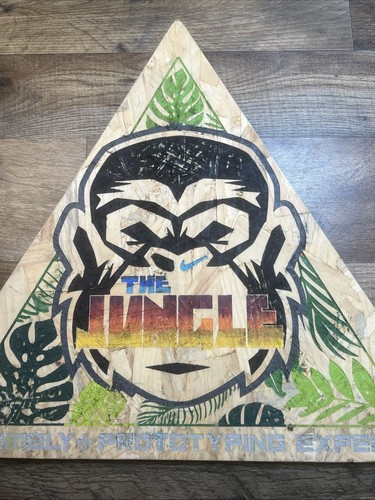 Conjunto de letrero de exhibición de madera Nike “The Jungle” Triangle Swoosh + prototipado - Imagen 3 de 22