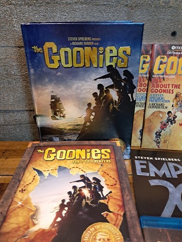 The Goonies 25th Anniversary Collector's Edition Blu-Ray Boxset Complete - Foto 3 di 8