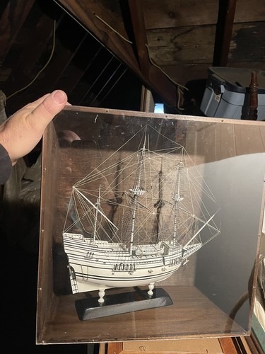 The Mayflower Style 17th Century Pilgrim Ship Model In Shadowbox - Picture 5 of 10