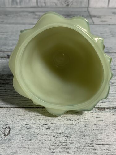 Boyd Glass Made In USA BIG Louise Lady Doll Cream Custard UV Glow - Picture 16 of 16