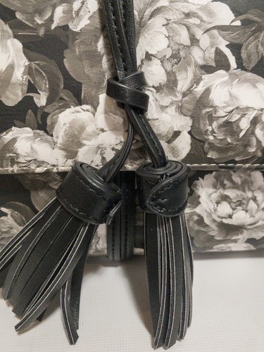 Sondra Roberts Crossbody Bag Clutch Floral Rose Vegan Leather Black White NWT - Picture 4 of 8