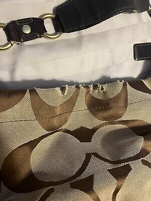 COACH Medium Size Brown Classic Logo Shoulder Hobo Zip Purse COACH Medium Size Brown Classic Logo Shoulder Hobo Zip Purse