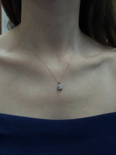 Collar de oro blanco con halo colgante solitario de diamantes talla esmeralda cadena de 18" - Imagen 6 de 7