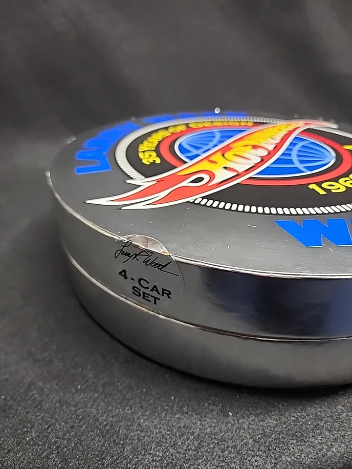 Caja Hot Wheels Larry Wood World Tour - Sin autos Foto 3 de 4