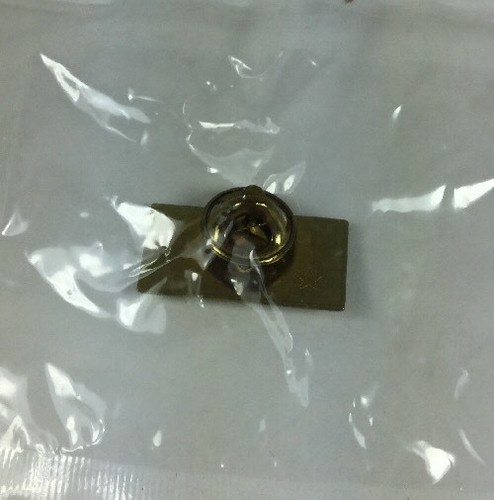  Delta Airlines Crew Lapel Pin 1" Long In Sealed Plastic Bag Party Gift  - Picture 2 of 2